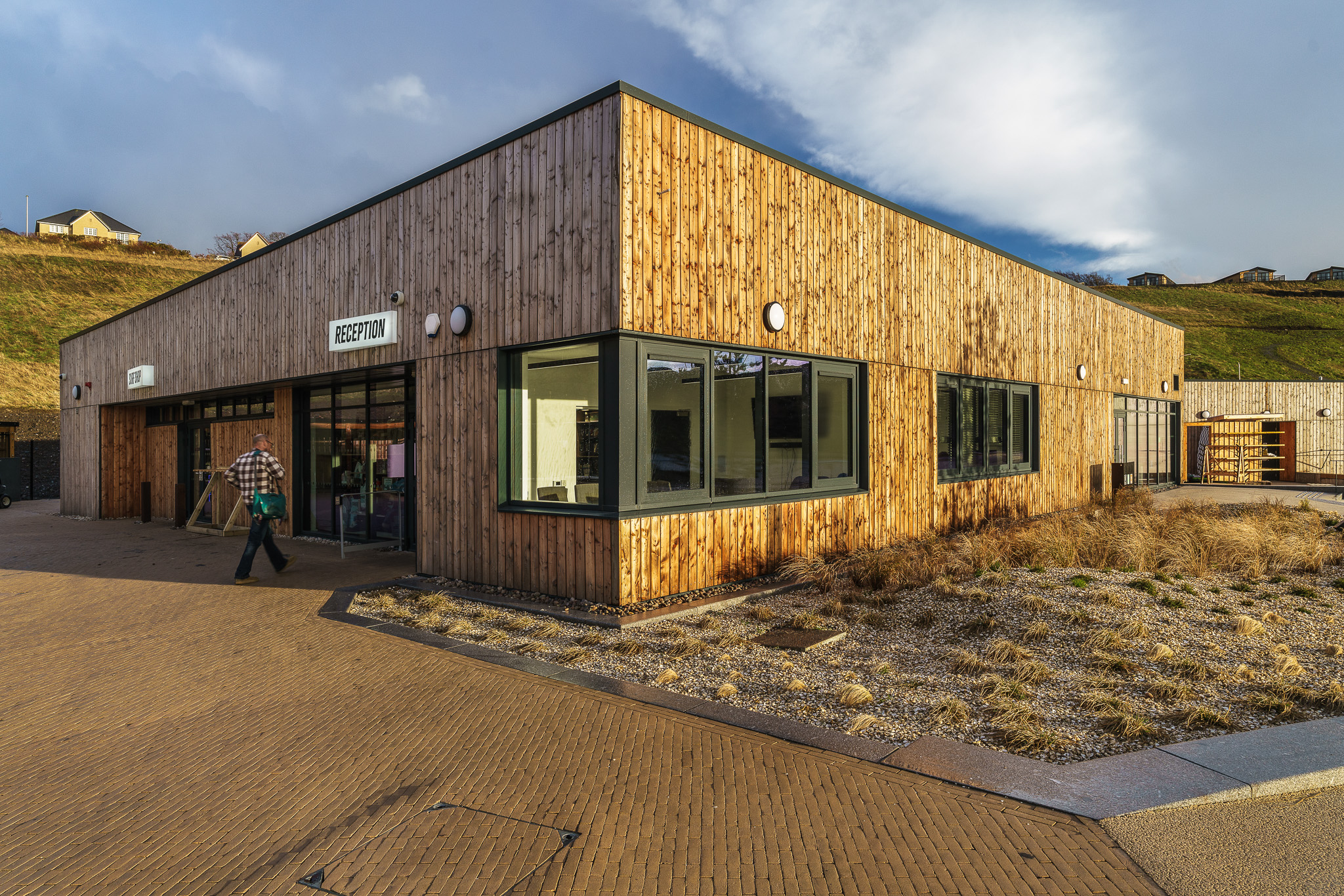 Hub B
